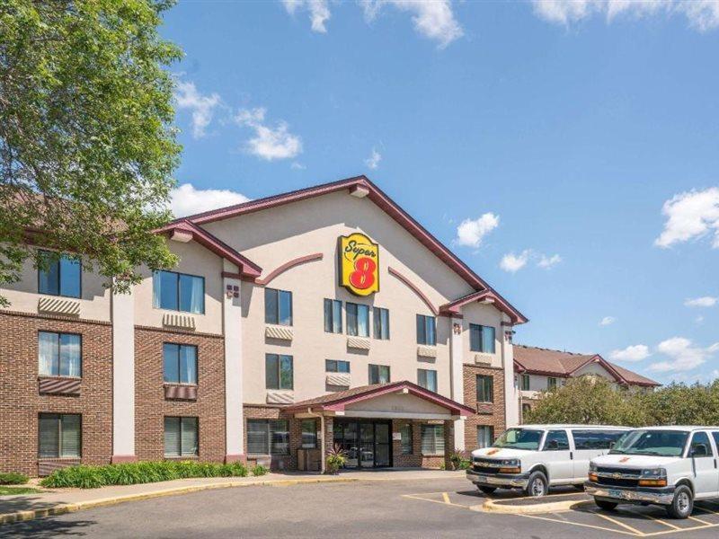 Super 8 By Wyndham Bloomington/airport Hotel 2*
