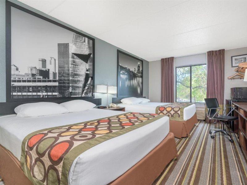 Hotel Super 8 By Wyndham Bloomington/airport