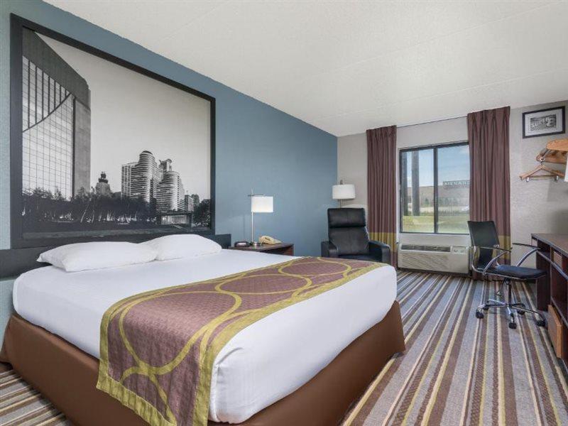 Super 8 By Wyndham Bloomington/airport Hotel Bloomington