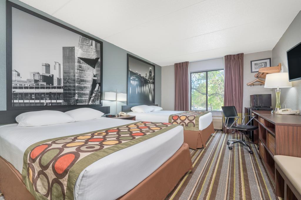 Hotel Super 8 By Wyndham Bloomington/airport Bloomington