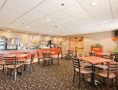Super 8 By Wyndham Bloomington/airport