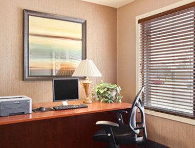 Hotel Super 8 By Wyndham Bloomington/airport
