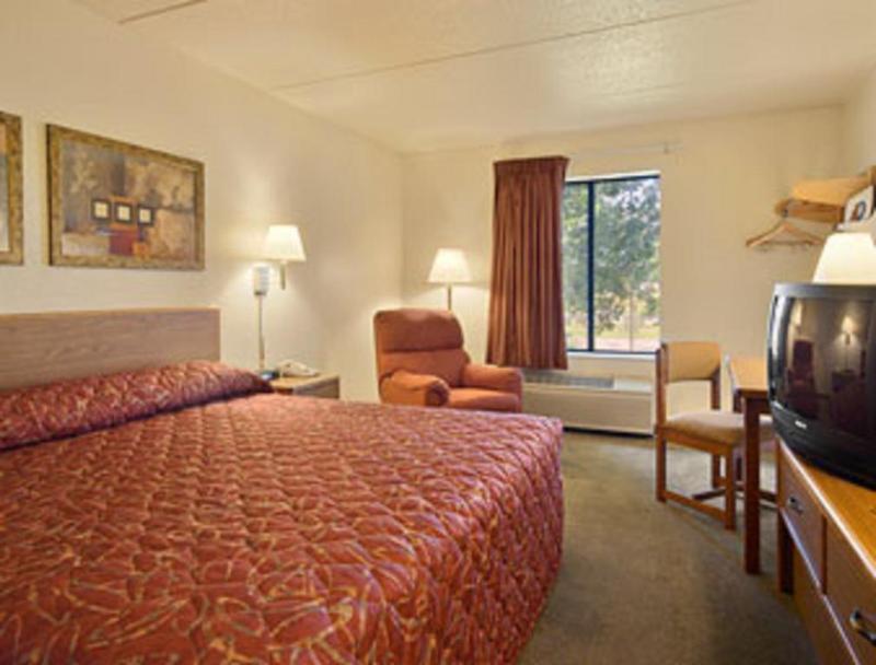 Super 8 By Wyndham Bloomington/airport 2* Bloomington