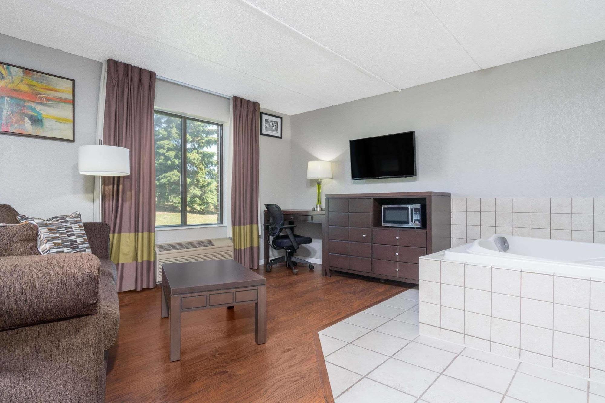 Hotel Super 8 By Wyndham Bloomington/airport